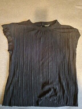 RW&CO. Black Pleated Mock Neck Cap Sleeve Blouse